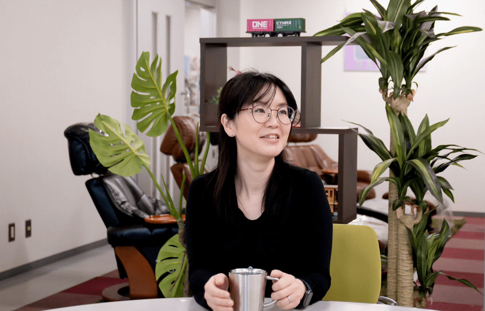 女性社員の写真